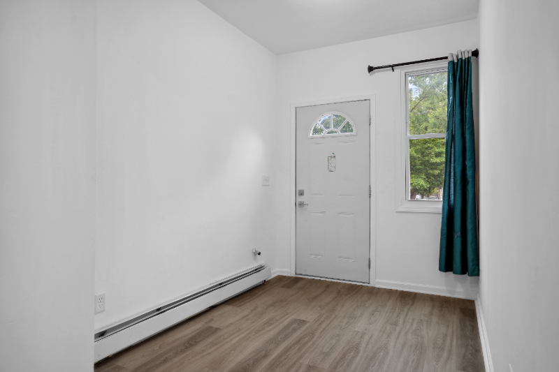 1418 Oliver Ave N - Photo 3 of 6