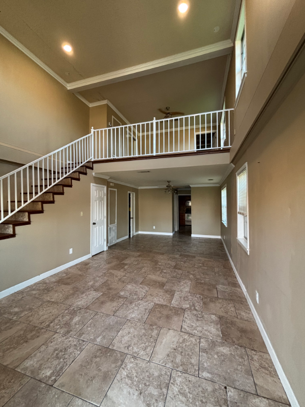 108 Roosevelt St #B - Photo 2 of 10