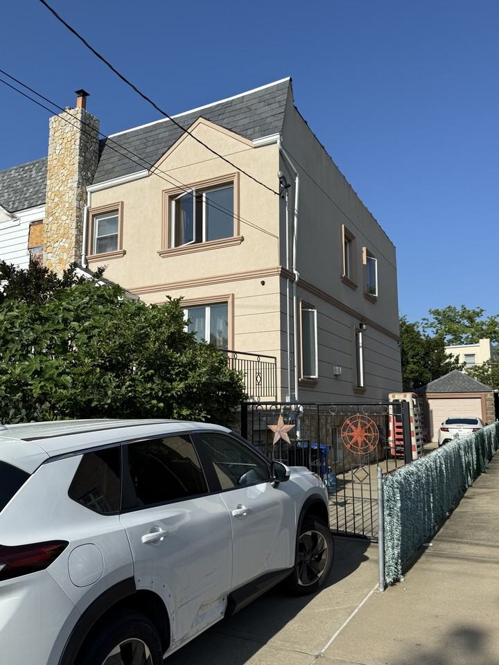 162 Mackenzie St #NA - Photo 2 of 34