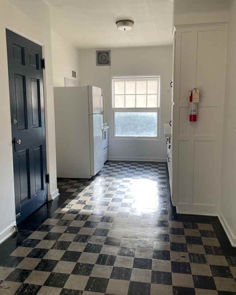 1011 Short Rd #4 - Photo 2 of 9