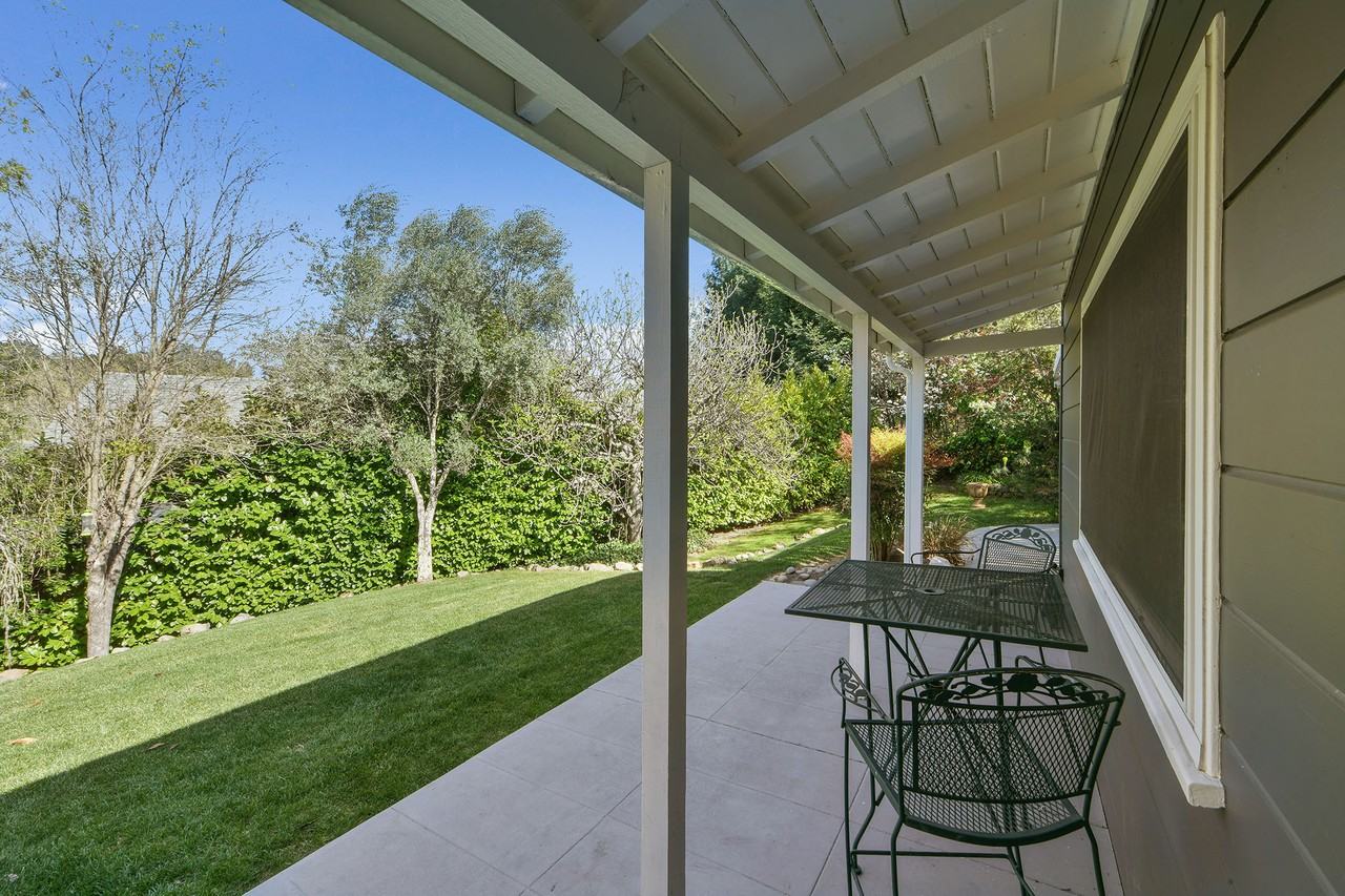 925 Hawthorne Dr #NA - Photo 2 of 28