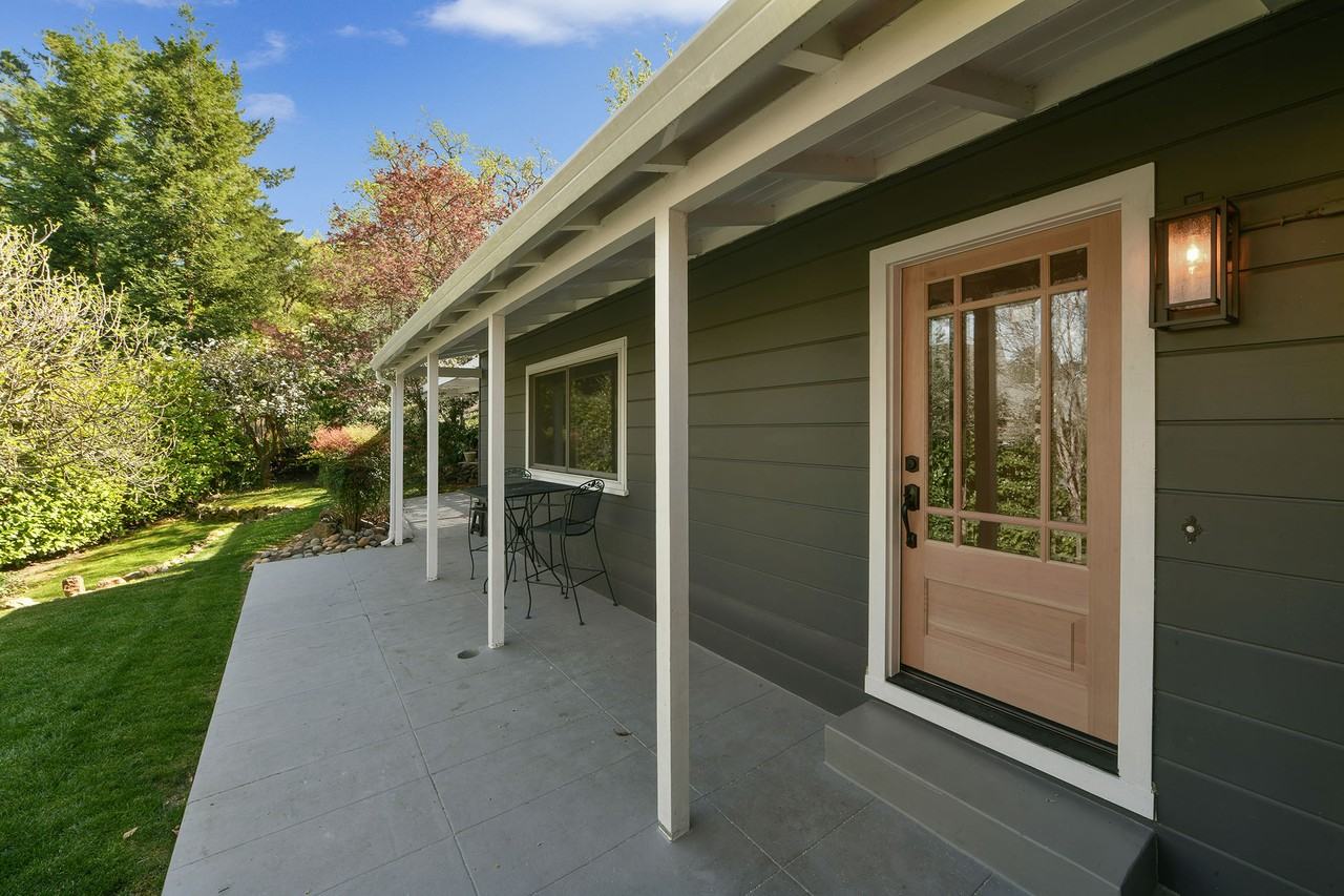 925 Hawthorne Dr #NA - Photo 3 of 28