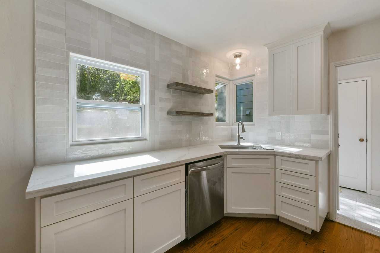 925 Hawthorne Dr #NA - Photo 6 of 28