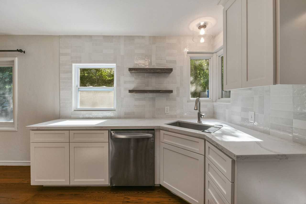 925 Hawthorne Dr #NA - Photo 7 of 28