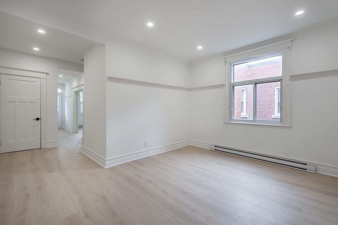 2110 Av. Prud'homme - Photo 3 of 14