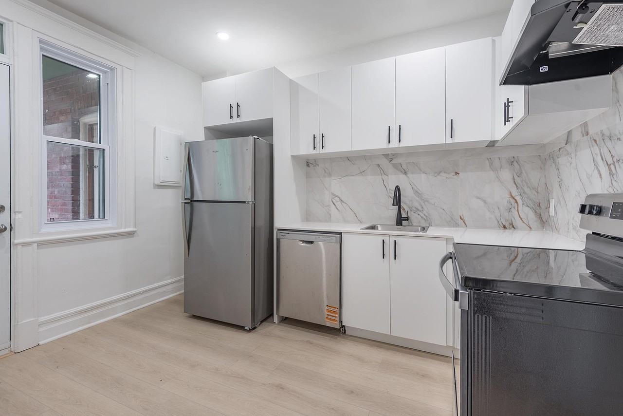 2110 Av. Prud'homme - Photo 2 of 14