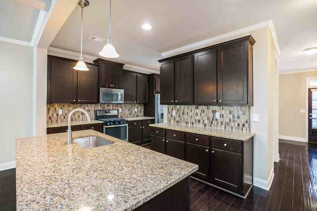 612 Luckett Court - Photo 3 of 6