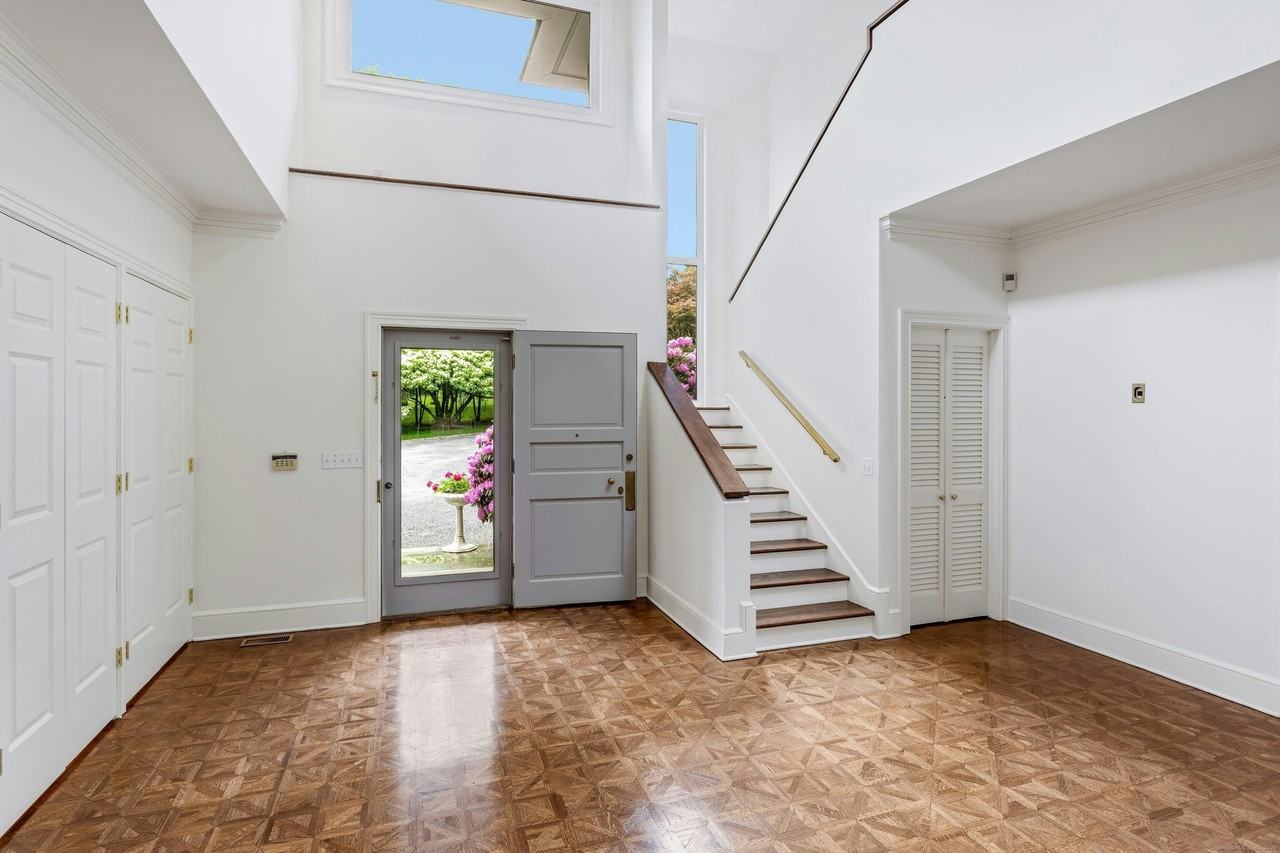 680 Weed St - Photo 4 of 31