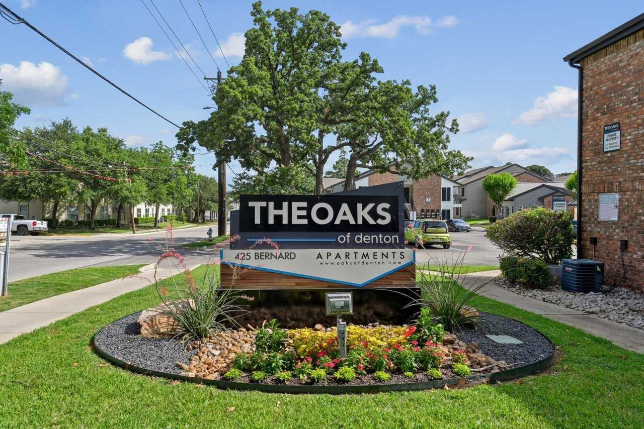 Oaks of Denton - Photo 4 of 43