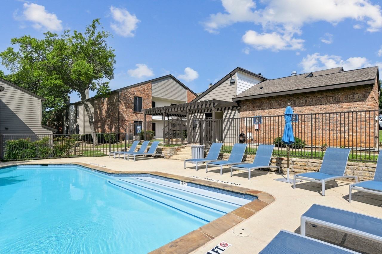 Oaks of Denton - Photo 5 of 43