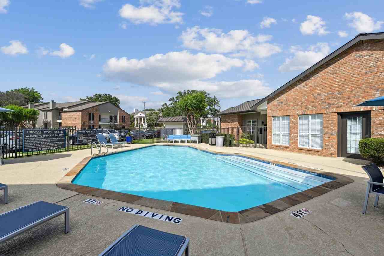 Oaks of Denton - Photo 6 of 43