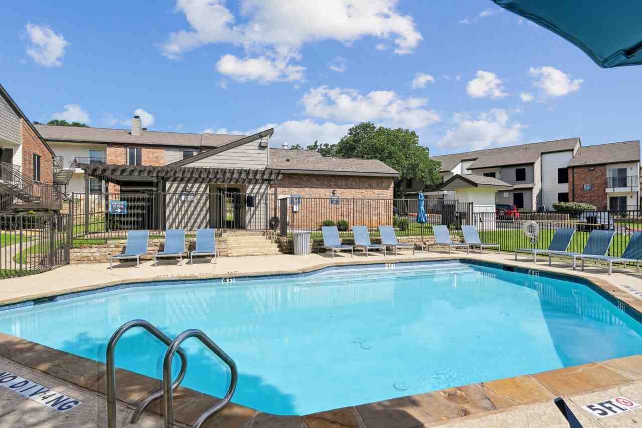 Oaks of Denton - Photo 7 of 43