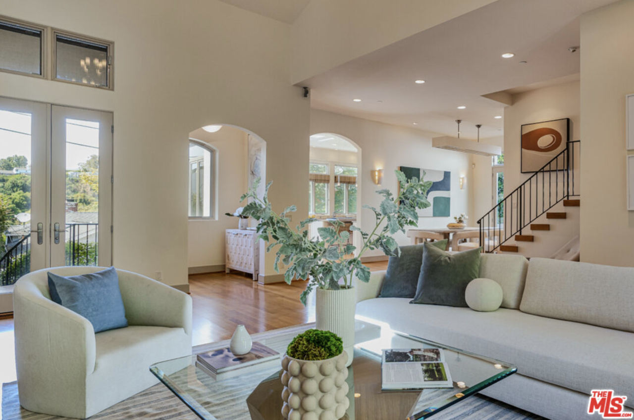 546 Stassi Lane - Photo 3 of 18