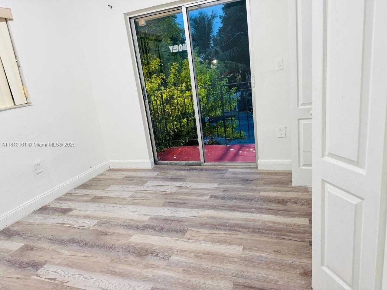 932 Northwest 5th Street #4 - Photo 3 of 16