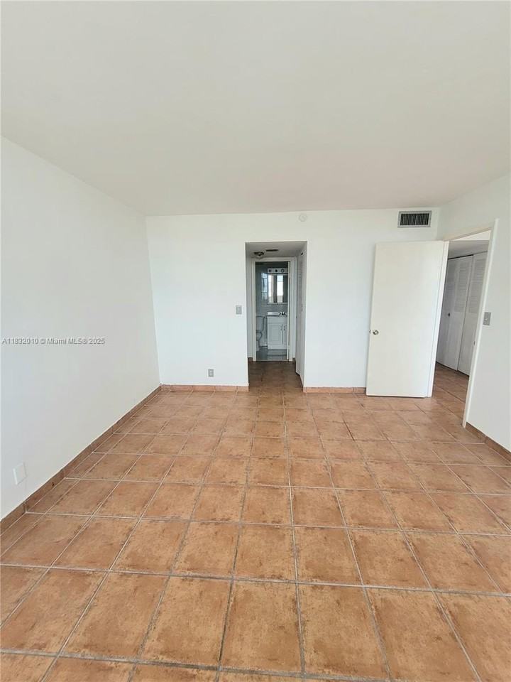 2025 Ne 164th St #602 - Photo 3 of 13