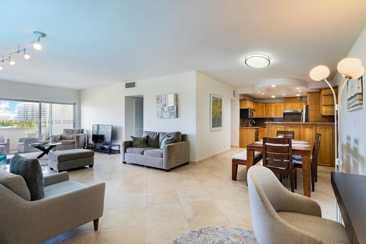 3 Island Ave #07C - Photo 2 of 50