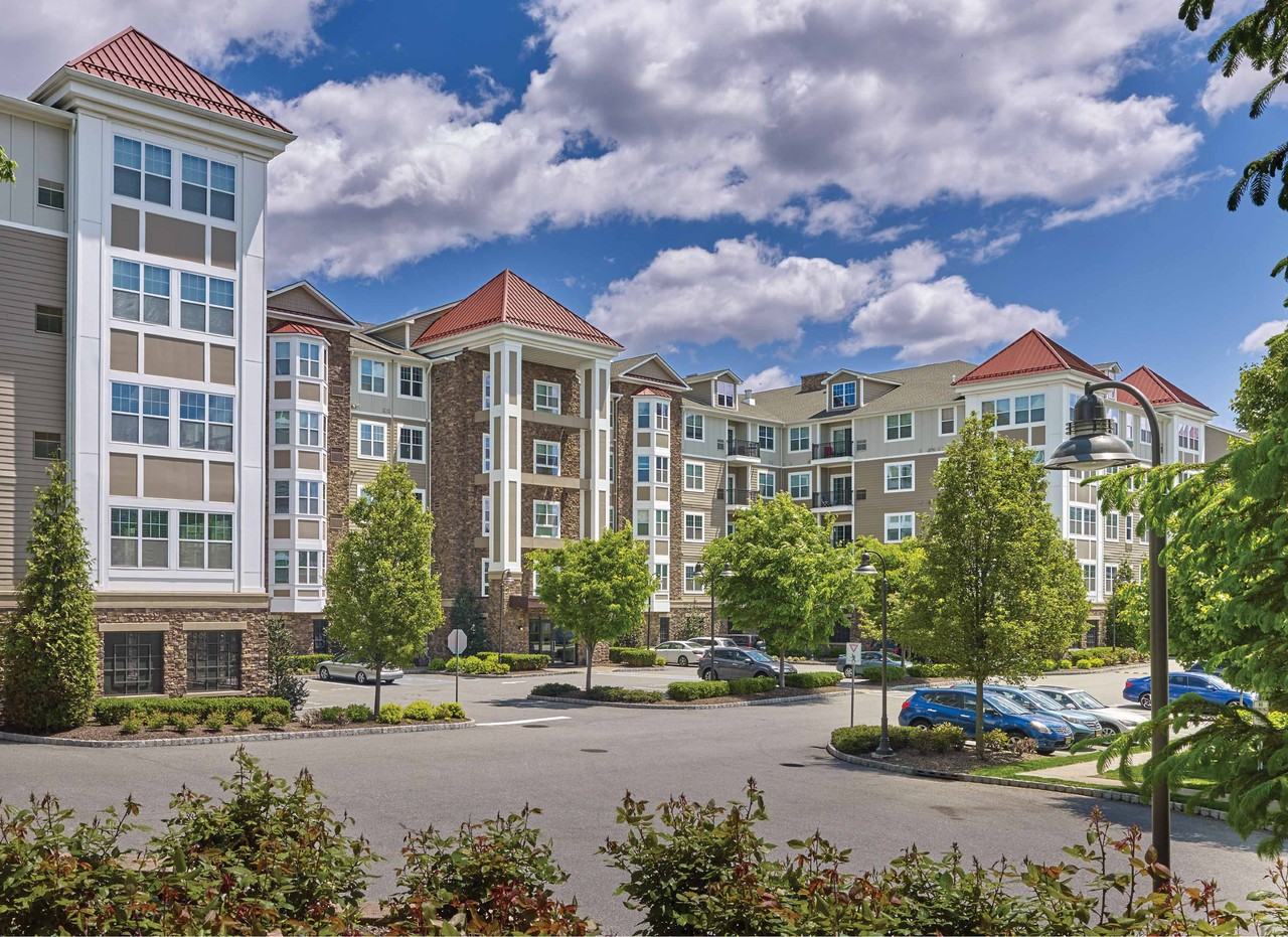 Vermella Lyndhurst - Photo 2 of 50