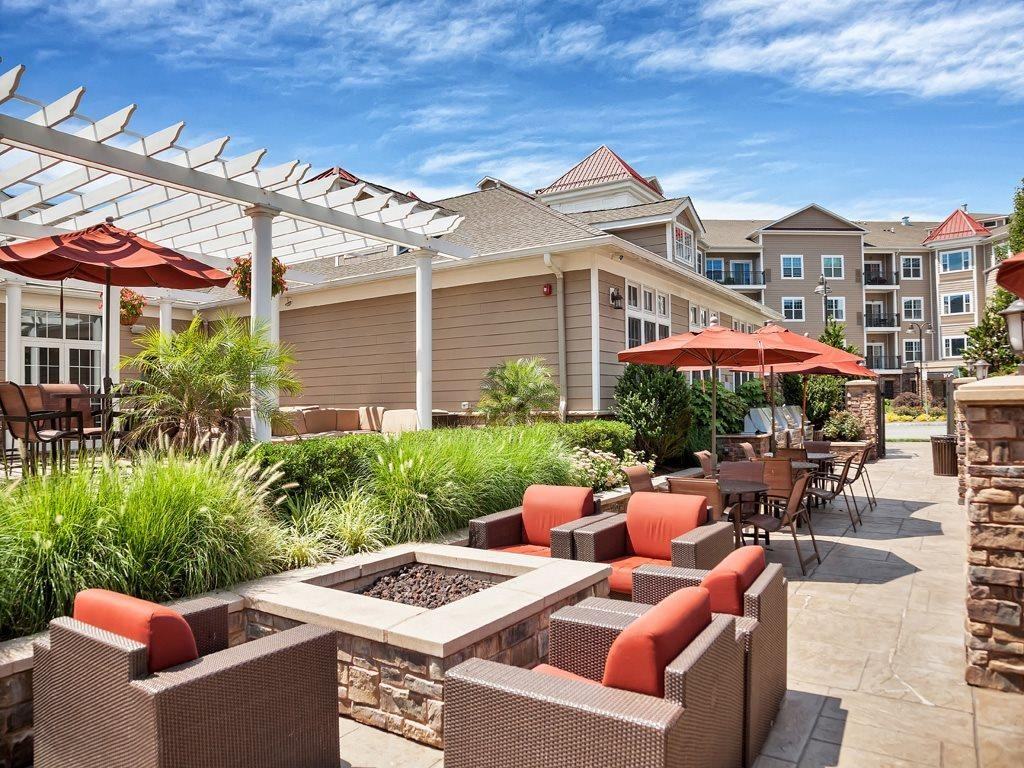 Vermella Lyndhurst - Photo 5 of 50