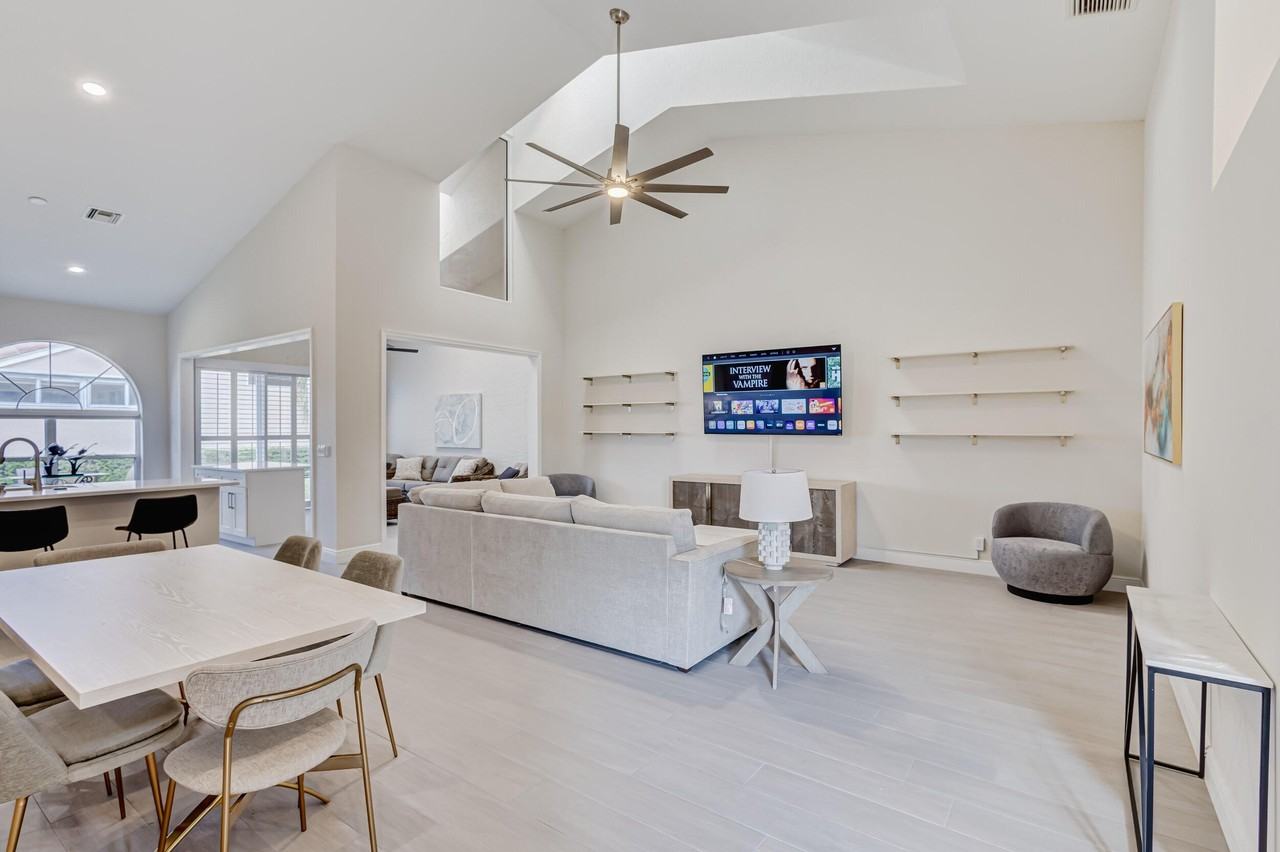 802 Sabal Palm Ln - Photo 3 of 32