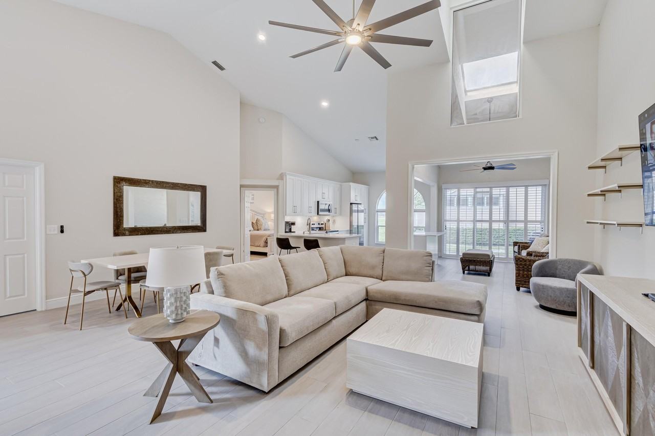 802 Sabal Palm Ln - Photo 5 of 32