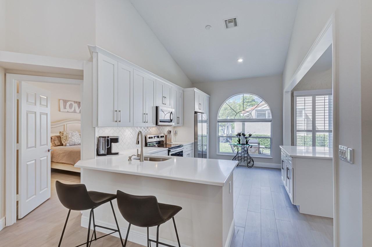 802 Sabal Palm Ln - Photo 6 of 32