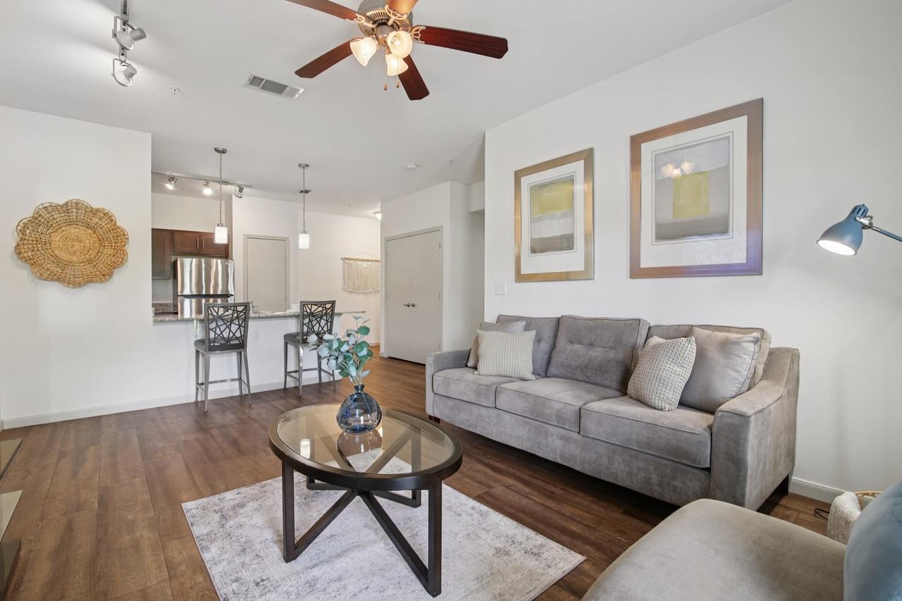 Crenshaw Grand - Photo 2 of 50