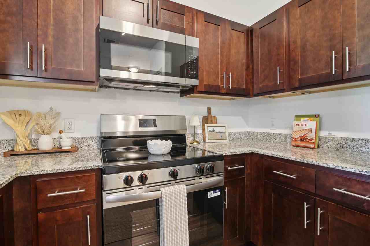 Crenshaw Grand - Photo 7 of 50