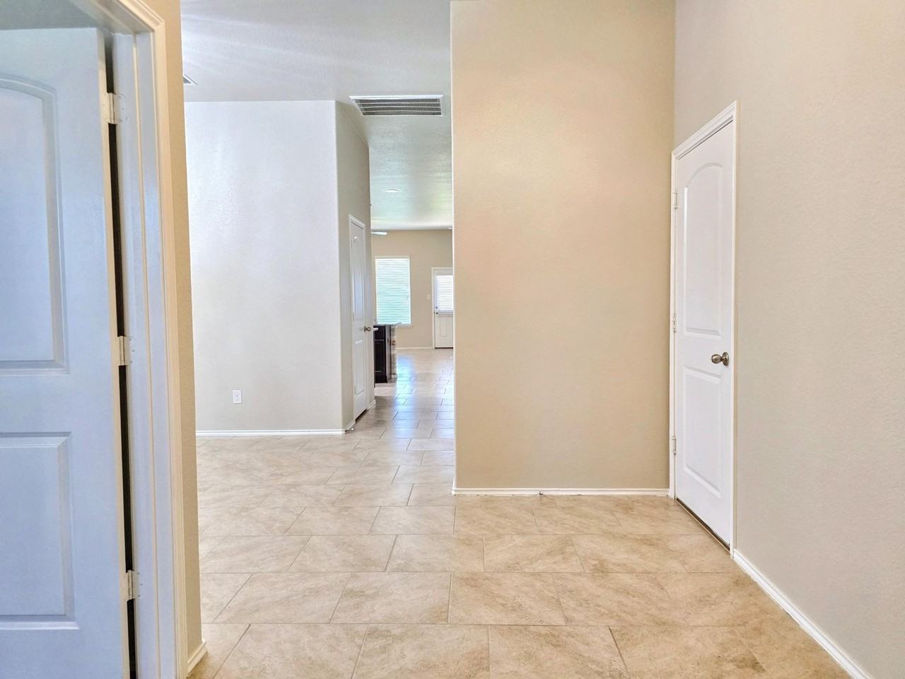 23619 Balzano Ct - Photo 4 of 24