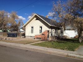 featured image of 600 E 6th St