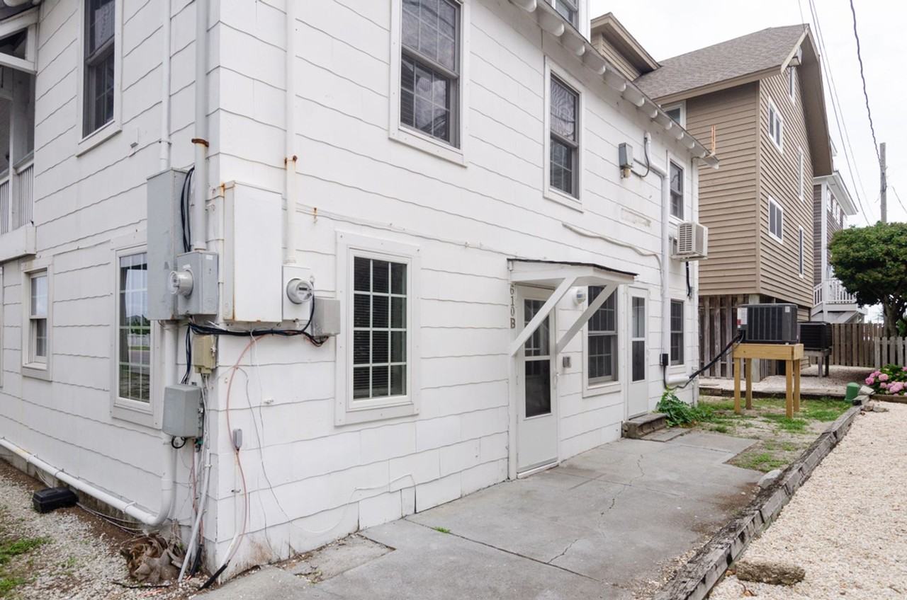 610 Waynick Blvd - Photo 2 of 18