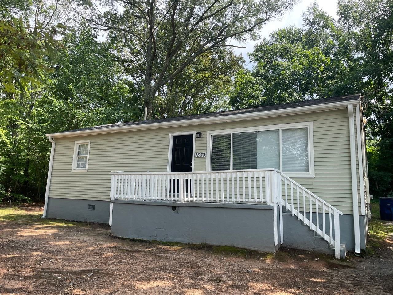 1343 Wentworth Rd - Photo 2 of 11