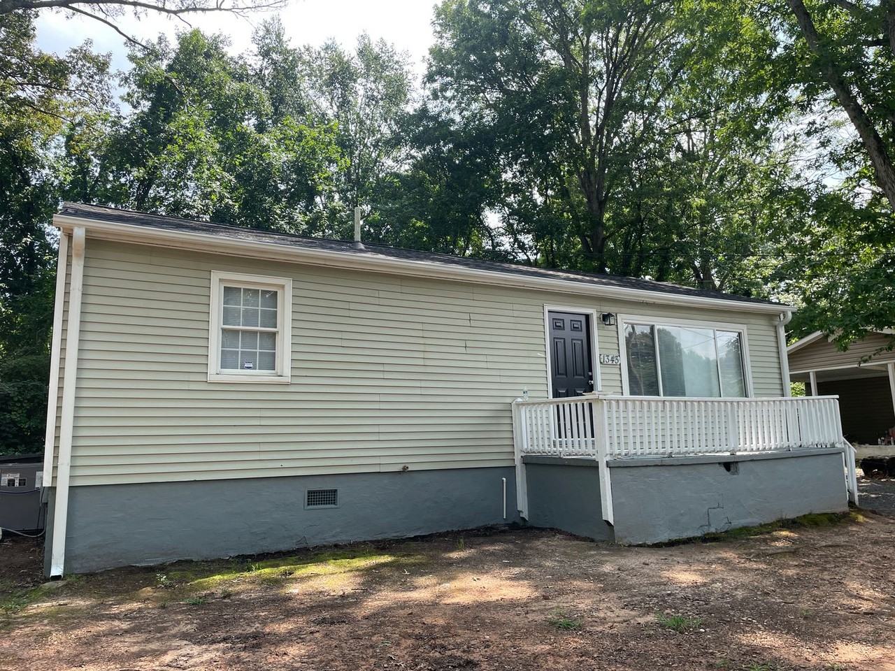 1343 Wentworth Rd - Photo 3 of 11