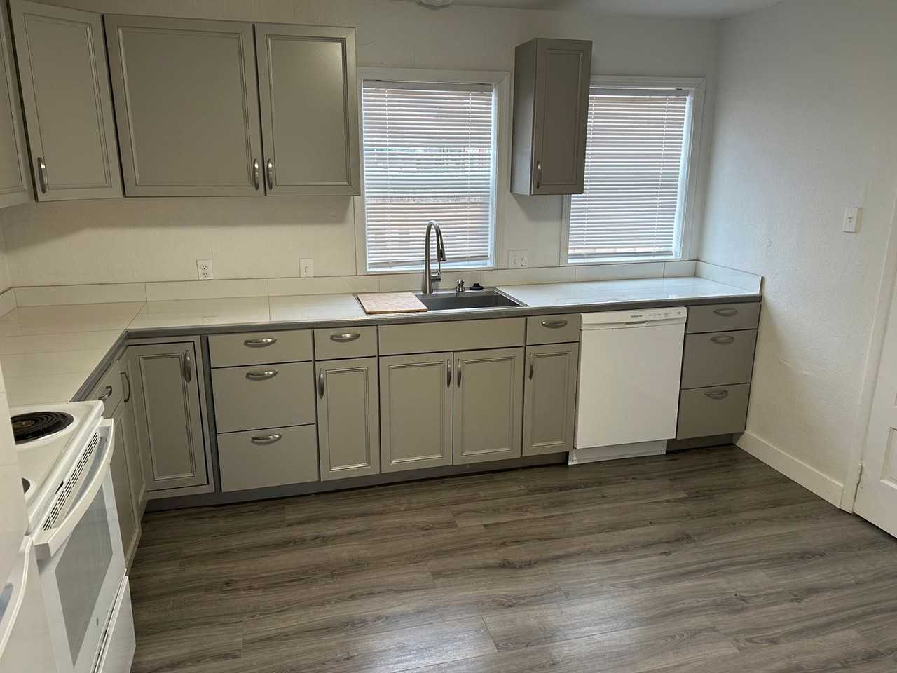 2215 Ne Cumulus Ave - Photo 2 of 6