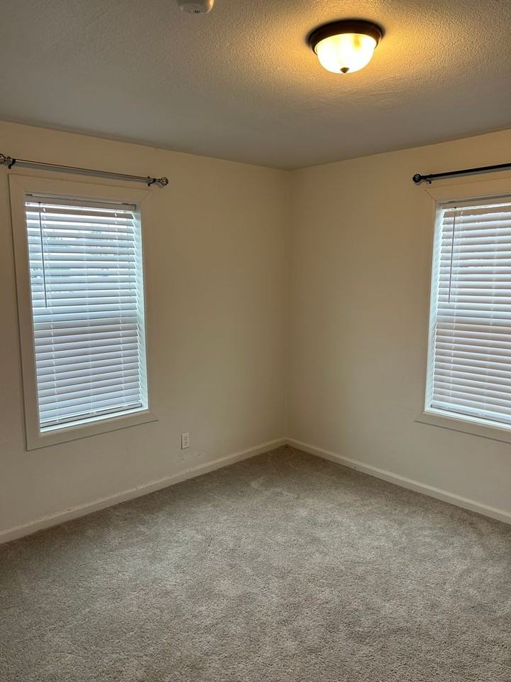 2215 Ne Cumulus Ave - Photo 3 of 6