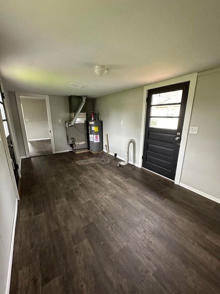 2701 N C St - Photo 3 of 9