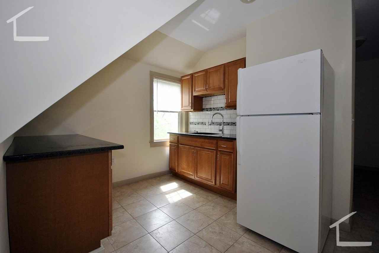 64 Englewood Ave - Photo 6 of 19