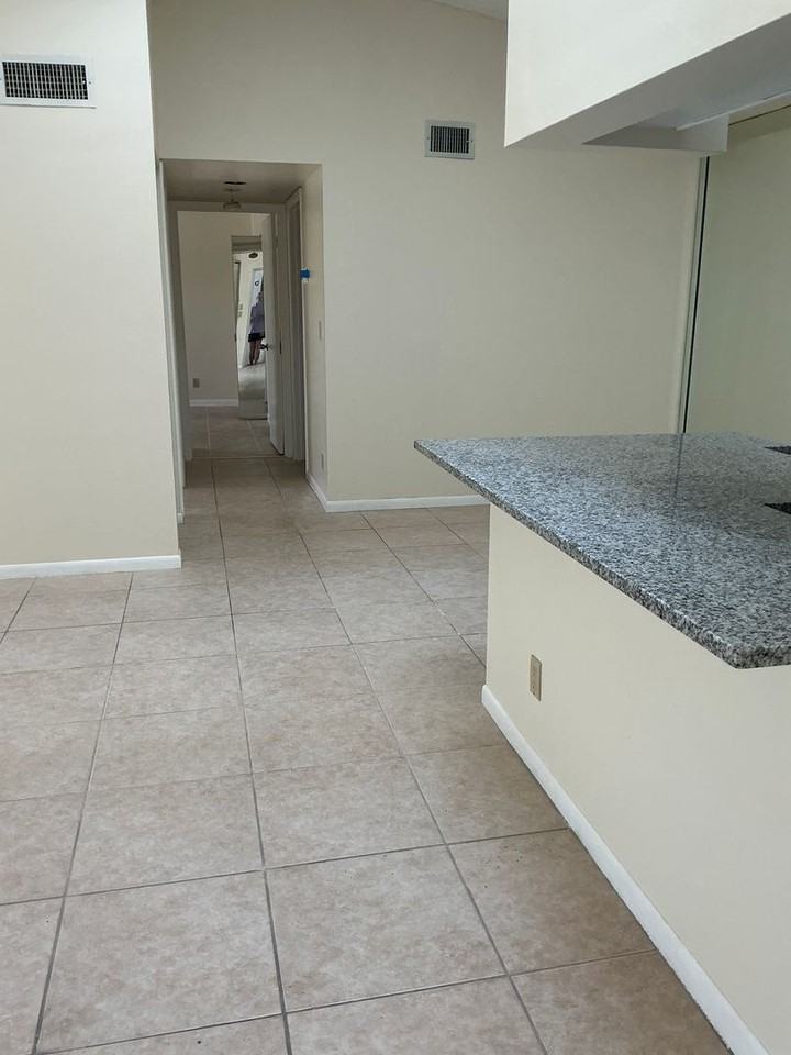 2506 Se Anchorage Cv - Photo 6 of 15