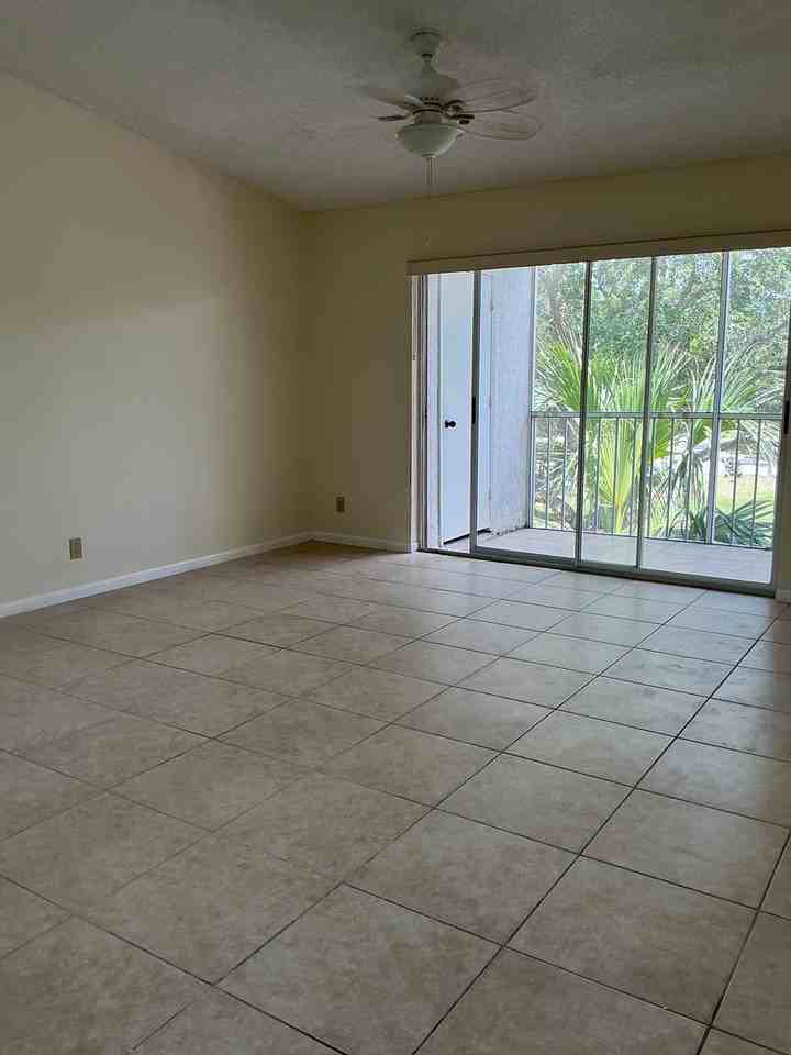 2506 Se Anchorage Cv - Photo 4 of 15