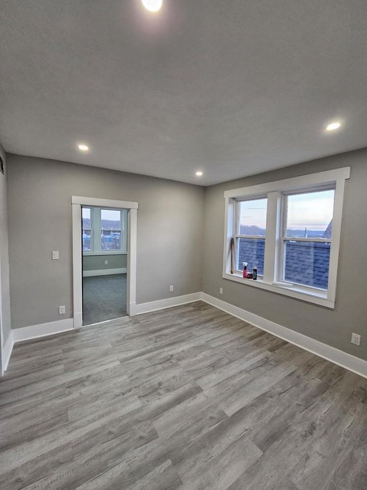 1257 8th Ave - Photo 3 of 6