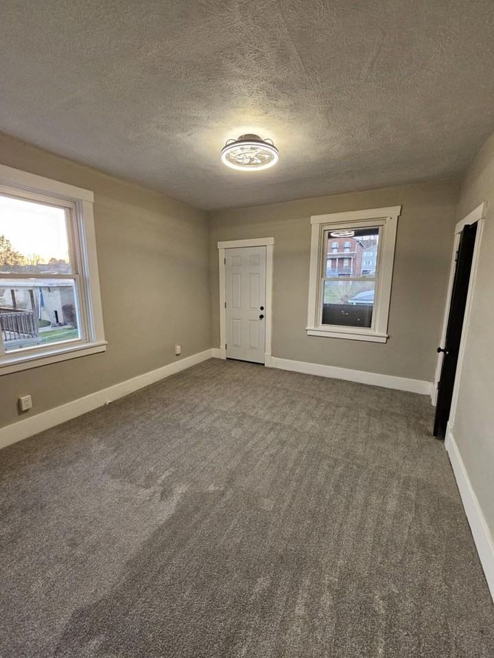 1257 8th Ave - Photo 5 of 6