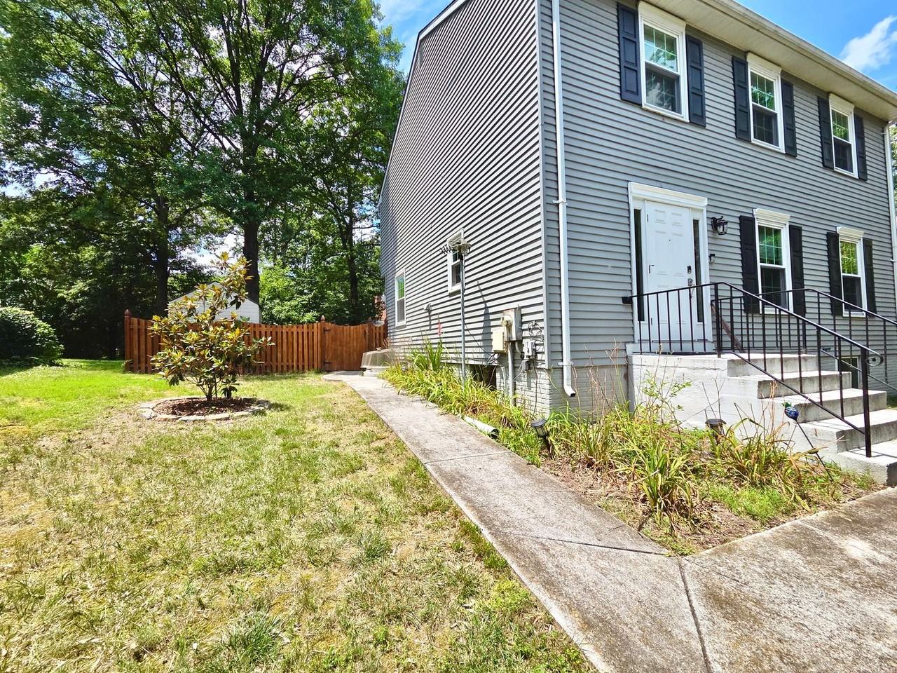 6912 Baltimore Ave - Photo 2 of 31