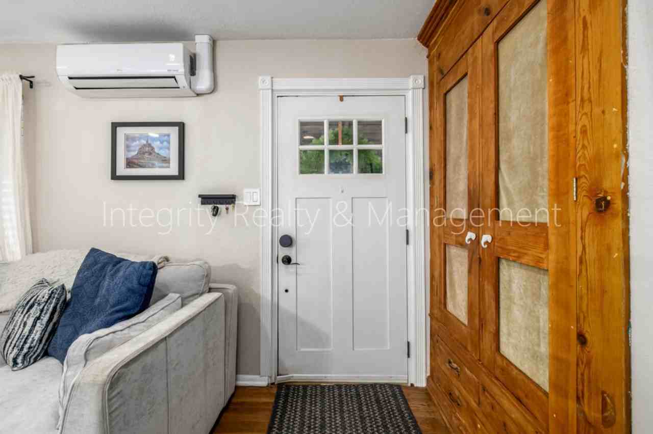 3200 S Grape St - Photo 2 of 50