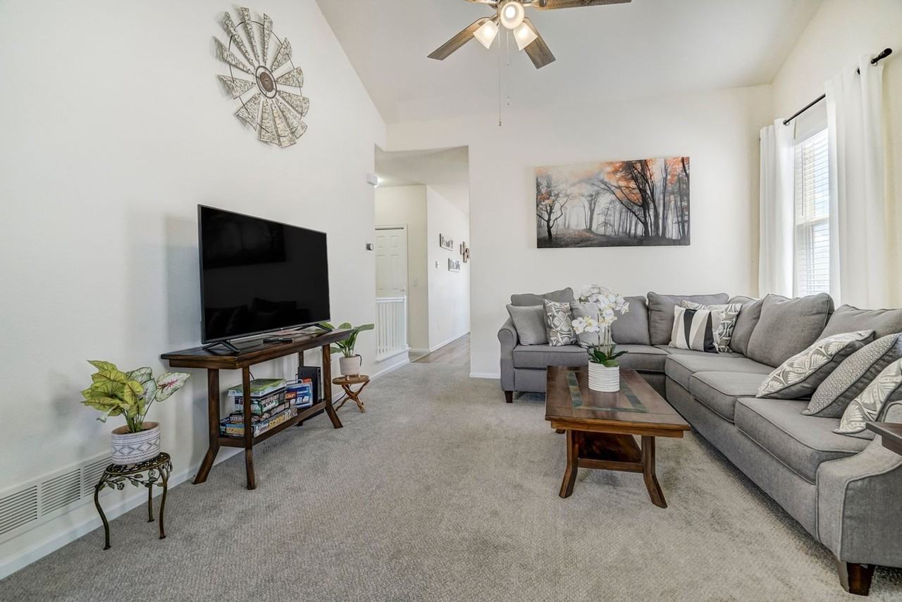 1415 Legend Oak Dr - Photo 2 of 30