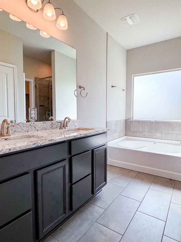 5803 St Charles Dr - Photo 6 of 20
