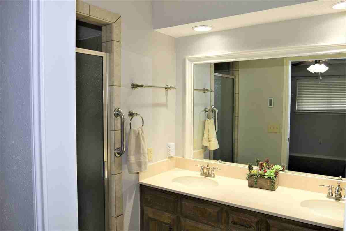 2203 Glen Forest Ln - Photo 2 of 9