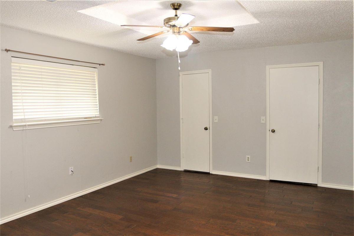 2203 Glen Forest Ln - Photo 3 of 9