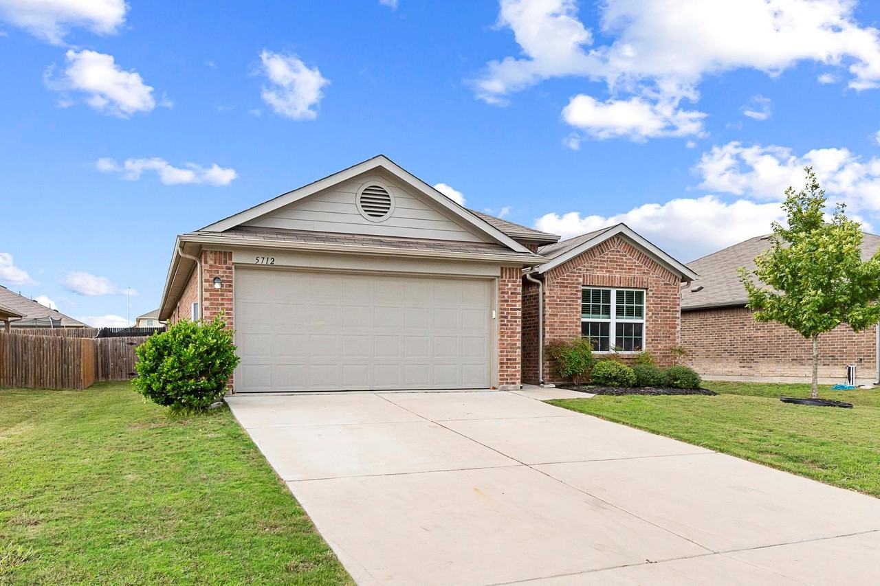5712 Montrelia Dr - Photo 3 of 16