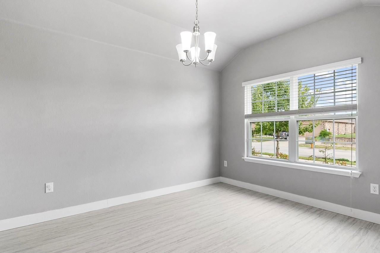 5712 Montrelia Dr - Photo 4 of 16