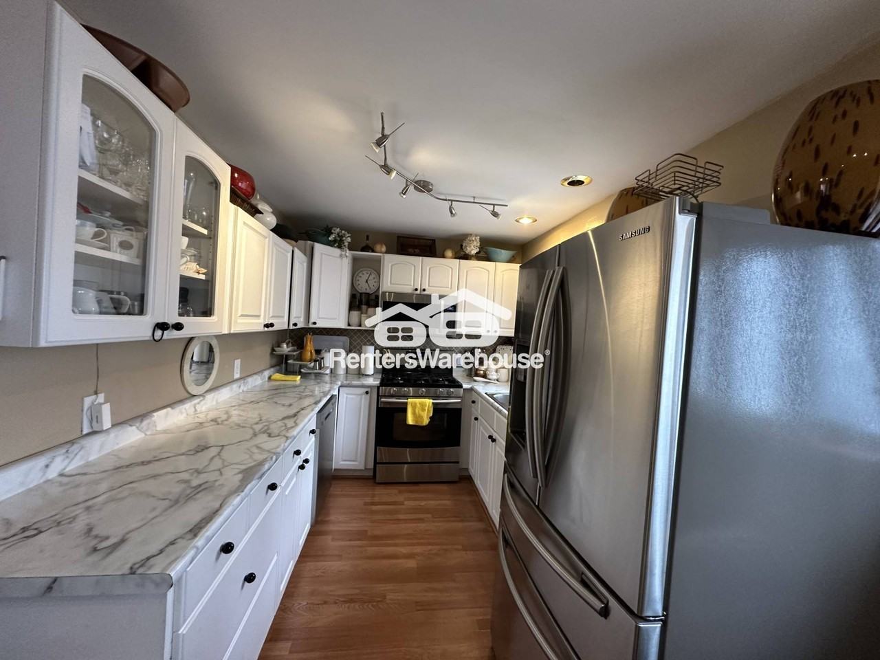 1155 James Ave - Photo 2 of 34