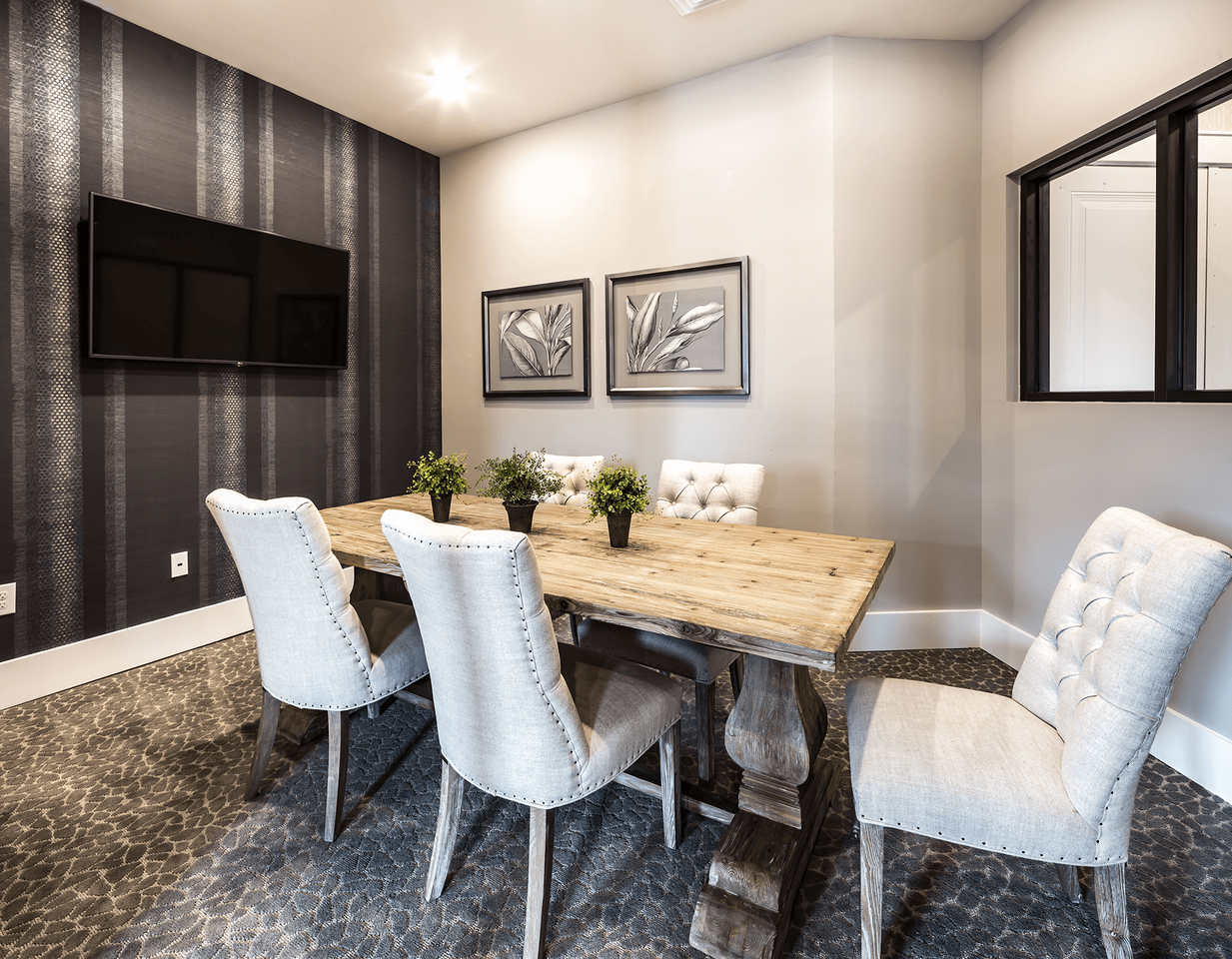 Holly Crest Apartments - Photo 7 of 50